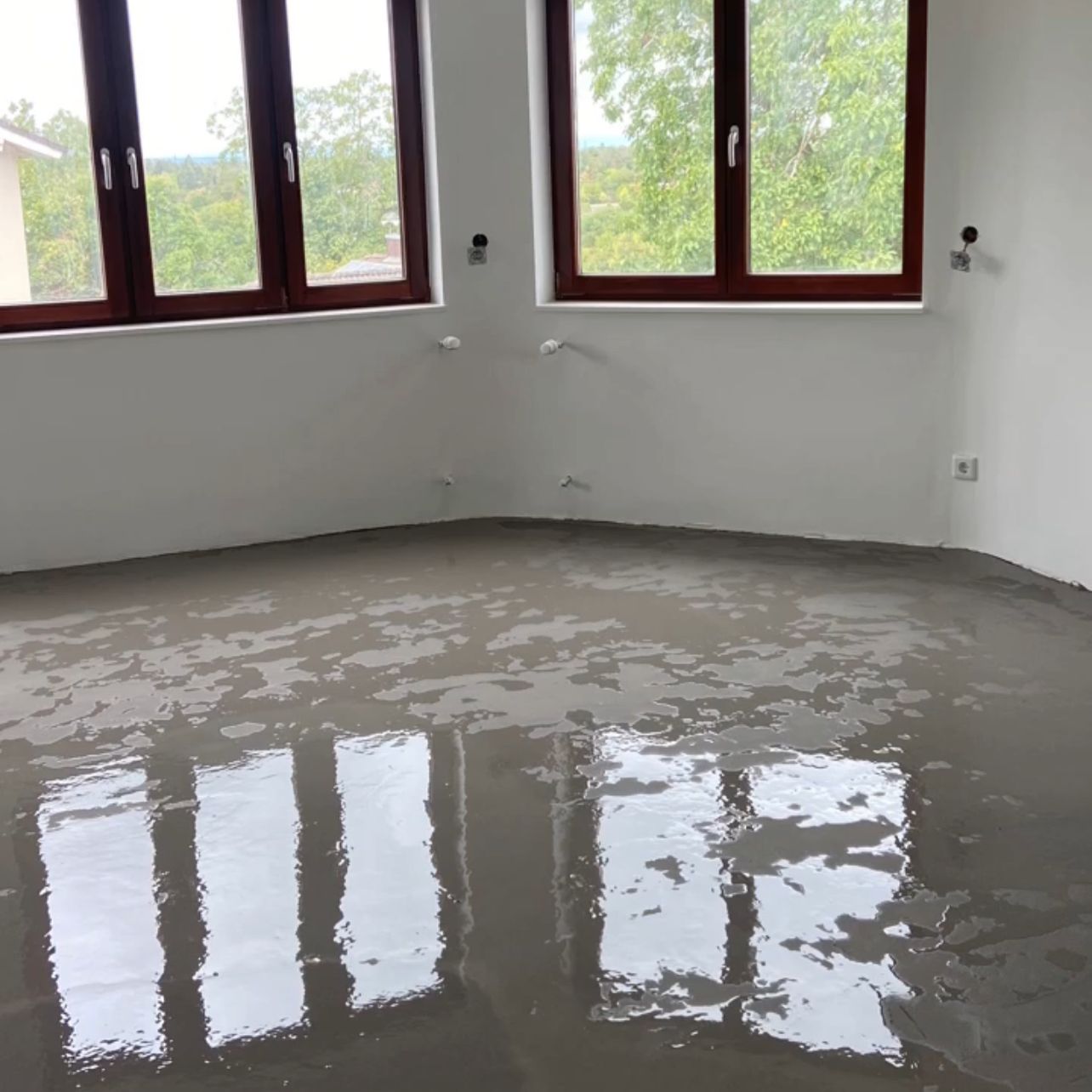 Ausgleichsmasse als Grundlage für den neuen Boden.